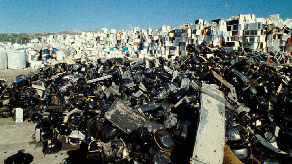 RAW MATERIAL Η πόλη των συσκευών